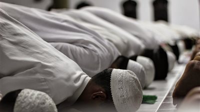 التوقيت الشتوي.. الإفتاء توضح مواقيت الصلاة غدًا الجمعة حسب التوقيت المحلي لمدينة القاهرة