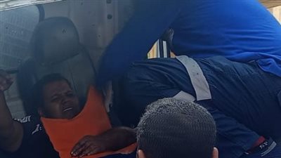 إصابة شخصين في انقلاب سيارة نقل أعلى كوبري أكتوبر | صور 