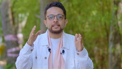 أحمد فايق يقدم تجربة بنت شبرا في جامعة بوسان ويفك شفرة تعلق المصريات بكوريا