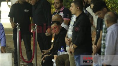 زينة وعمرو مصطفى أبرز الحضور في عزاء شقيق محمد فؤاد بالمعادي | بث مباشر