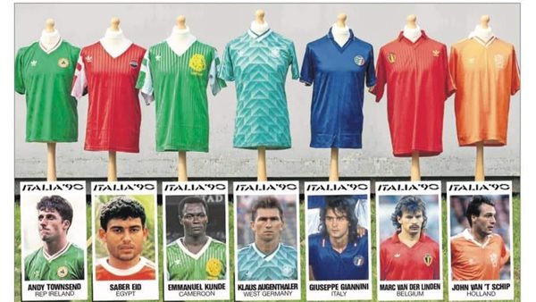 القمصان المعروضة