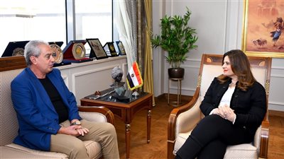 سها جندي تستقبل رئيس مهرجان الإسكندرية السنيمائي.. وتؤكد أهمية مناقشة الهجرة غير الشرعية هذا العام