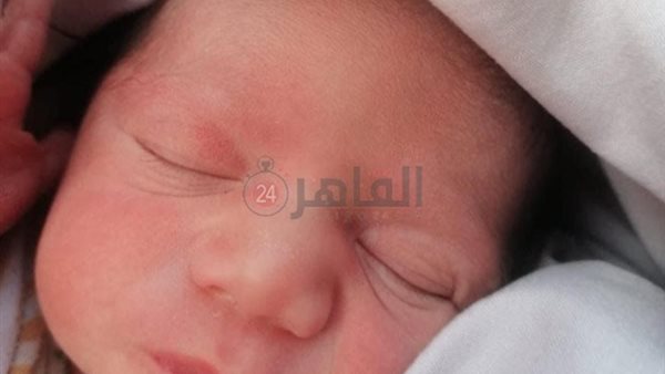 طفل حديث الولادة