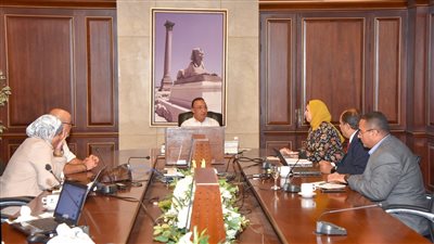 محافظ الإسكندرية يتابع أعمال اللجنة التنفيذية لتقييم المشروعات الخضراء الذكية