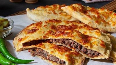 أكلات مصرية سهلة التحضير.. تعرفي على أسرار الحواوشي والحمام المحشي