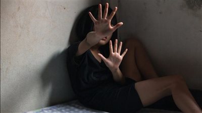 ربة منزل تتهم حدادا باستدراج ابنتها ولمس مواضع عفتها في الدقهلية