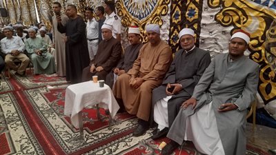 والد الضحية رفض الدية.. الكفن ينهي خصومة ثأرية بين قريتين في قنا | صور 