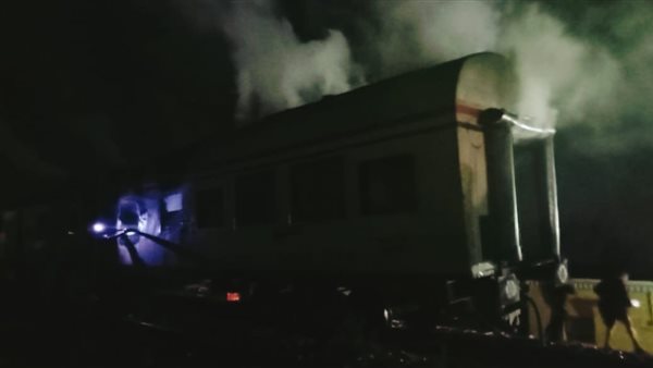 نشوب حريق في عربة