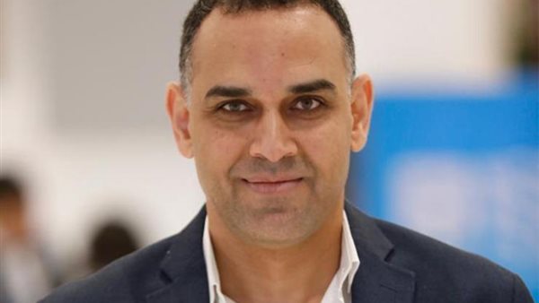  الكاتب الصحفى علاء