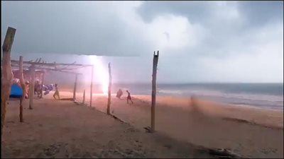 مصرع شخصين ضربتهما صاعقة برق في المكسيك