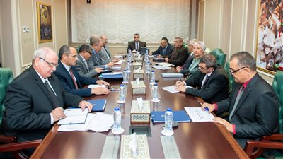 وزير الإنتاج الحربي يطلع على الموقف التنفيذي للمشروعات الجاري تنفيذها بالشركات التابعة