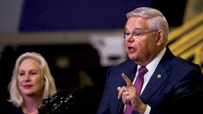 السيناتور الأمريكي بوب مينينديز ينفي ارتكاب أي مخالفات ويتعهد بالبقاء في الكونجرس