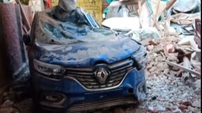 تحطم سيارات في انهيار عقار قديم بحي الجمرك بالإسكندرية | بث مباشر 