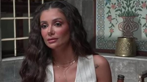 الفنانة السورية لين