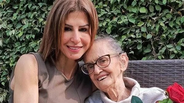 أمينة شلباية ووالدتها