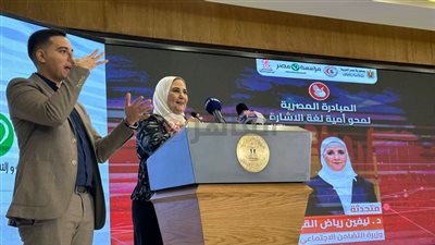 وزيرة التضامن: منح ألف موبايل وسماعة للعاملين من ذوي الإعاقة لدمجهم بعملهم 