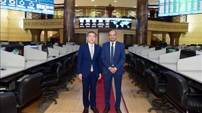 رئيس البورصة يبحث تعزيز التعاون مع وزير الخدمات المالية والخزانة بهونج كونج