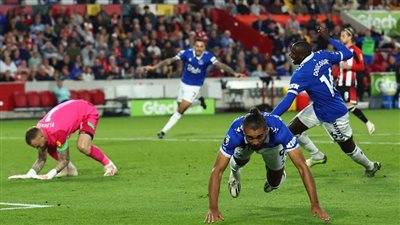 إيفرتون يفوز على برينتفورد بثلاثية في الدوري الإنجليزي