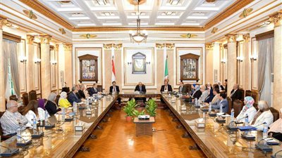 الخشت يترأس الاجتماع التنفيذي للانتهاء من التجهيزات الأكاديمية لجامعة القاهرة الدولية