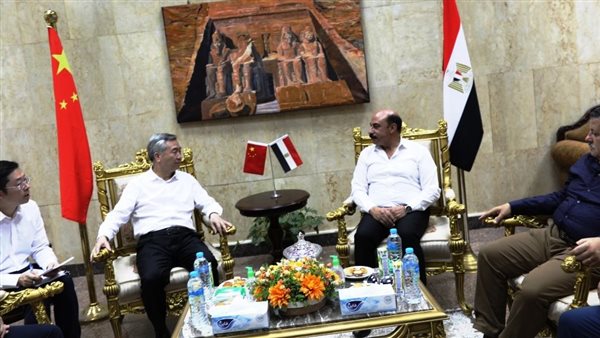 محافظ أسوان