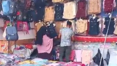 المريلة بـ130 جنيها والكوتشي بـ 95.. إقبال كبير على شراء الزي المدرسي بأسيوط | بث مباشر