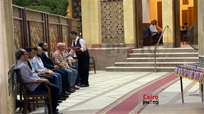 غياب نجوم الوسط الفني عن عزاء المخرج منير راضي بمسجد الحامدية الشاذلية | صور