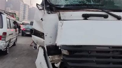 تسيير الحركة المرورية بعد انقلاب مقطورة رمال أعلى دائري المريوطية