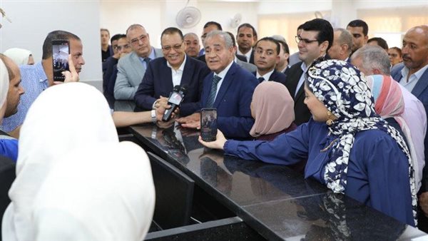 وزير التموين يفتتح
