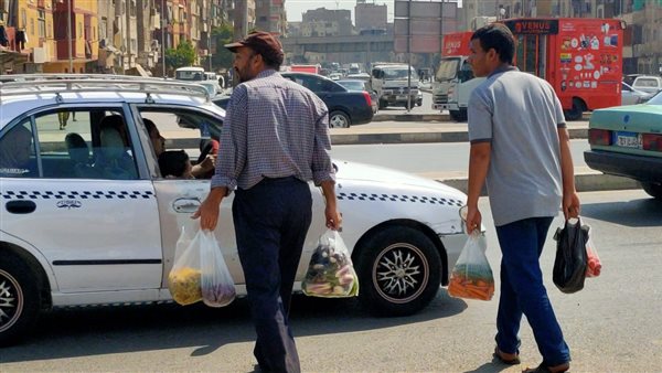 المواطنين خلال عبور