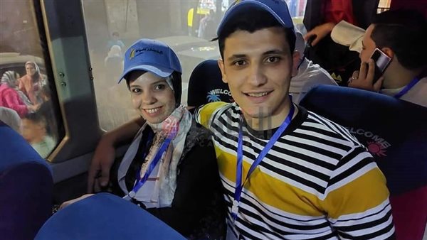 عريس يصطحب عروسه