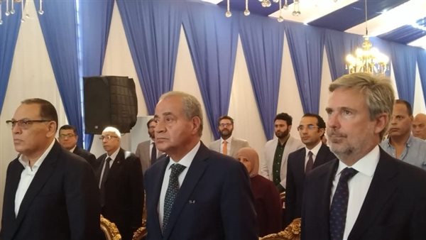 وزير التموين والسفير