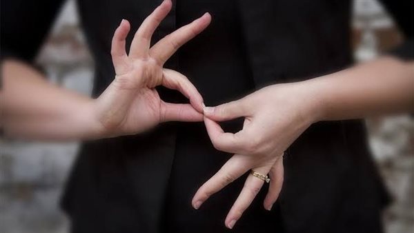 لغة الإشارة 