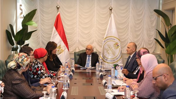 وزير التعليم خلال