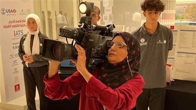 مصوّرة ماسبيرو والكاميرا الضخمة│ قصة صورة حصدت آلاف الإعجابات.. وصاحبتها: ما توقعتش ردة الفعل دي