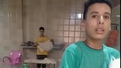 قصة كفاح شاب برع بخبز العيش السوري بالمنوفية: شغال بقالي 5 سنين وبعمل 1700 رغيف يوميا| بث مباشر 