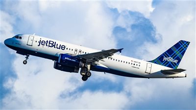 طائرة متجهة لأمريكا تنجو من كارثة في الجو.. وإصابة 8 أشخاص