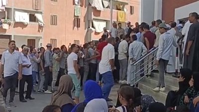 لدعم ترشح السيسي.. إقبال كبير من المواطنين على مكاتب الشهر العقاري بالبحيرة والفيوم | بث مباشر