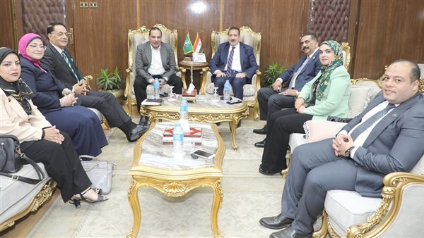 محافظ المنوفية مع