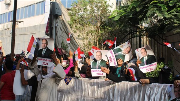 توافد المواطنين على