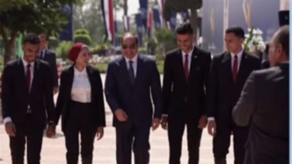 السيسي وطلاب الجامعات