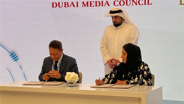 جانب من توقيع مذكرة