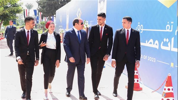 السيسي بمقر جامعة