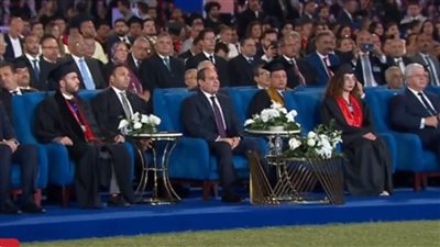 السيسي يشهد تكريم أوائل الخريجين من الجامعات المصرية في استاد قناة السويس | بث مباشر