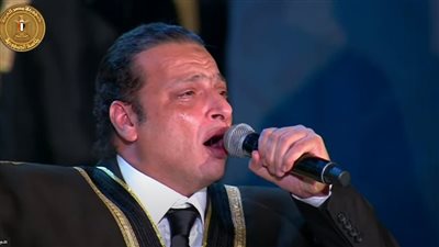 وائل الفشني يبكي تأثرًا بإنشاده ابتهالات للرسول في احتفالية المولد النبوي الشريف |صور