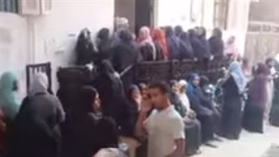 السيدات تتصدرن المشهد.. إقبال كبير على الشهر العقاري لتوثيق توكيلات تأييد السيسي بعدد من المحافظات | بث مباشر 