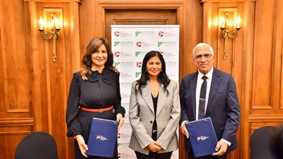 بحضور فريدة خميس.. الجامعة البريطانية بمصر توقع برتوكول تعاون مع مؤسسة فاهم لتعزيز الوعي بالمرض النفسي