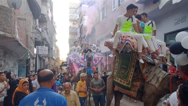 موكب الجمال احتفالا