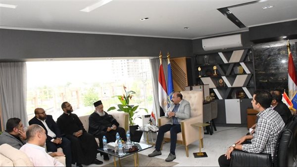 محافظ أسوان