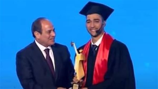 الرئيس السيسي والطالب