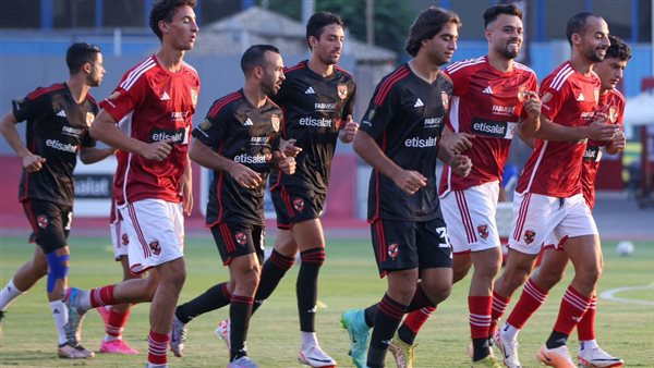 لاعبو الأهلي